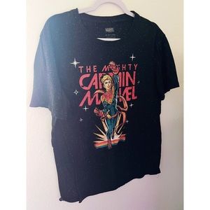 The Mighty Captain Marvel T-shirt Size Large